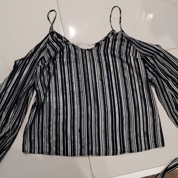 Thin strap long sleeve blouse - Picture 1 of 2
